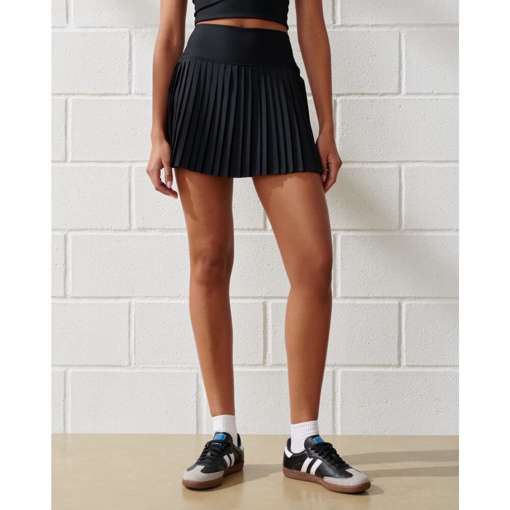 Abercrombie & Fitch Ypb Motiontek Lined Pleated S… - image 6